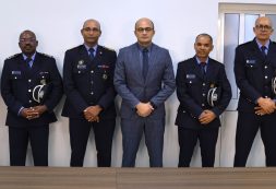 Ministro Paulo Rocha confere posse a 5 novos dirigentes da Polícia Nacional