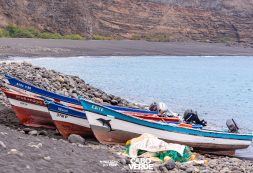 Ministério do Mar entrega 14 botes fibrados em Tarrafal de Monte Trigo  