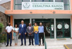 Ministro Alexandre Monteiro efetua visita à Escola Secundária Polivalente Cesaltina Ramos