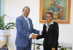 Ministro da Saúde recebe visita de cortesia da Representante Interina da OMS em Cabo Verde