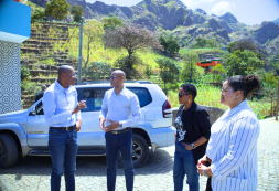 Infraestruturas e desenvolvimento: Ministro Victor Coutinho visita câmaras e obras em Santo Antão